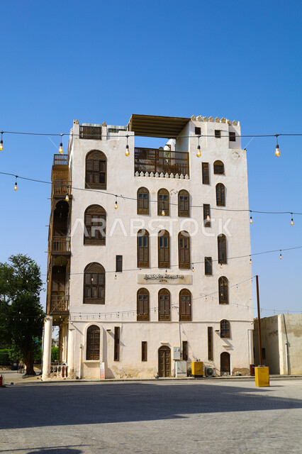 الرواشين القديمه في المدينة التاريخية في جدة، تصميم معماري عربي و إسلامي قديم، البيوت الأثرية في البلد التاريخي في جدة, أماكن سياحية تراثية شعبية في المملكة العربية السعودية، المعالم التاريخية في حي البلد