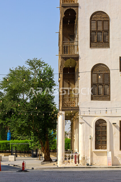 الرواشين القديمه في المدينة التاريخية في جدة، تصميم معماري عربي و إسلامي قديم، البيوت الأثرية في البلد التاريخي في جدة, أماكن سياحية تراثية شعبية في المملكة العربية السعودية، المعالم التاريخية في حي البلد