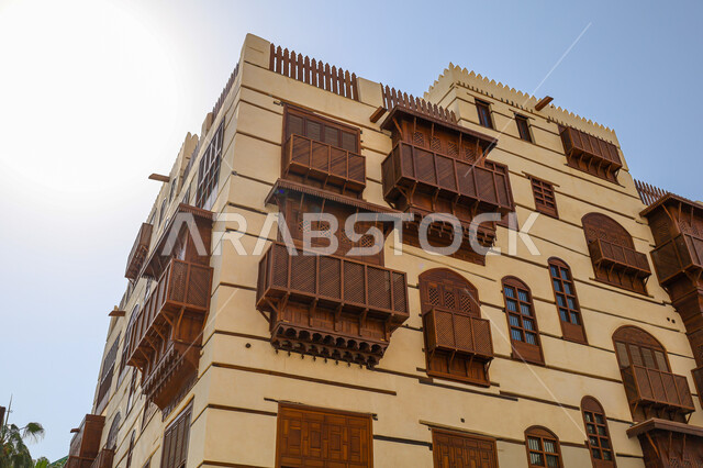 الرواشين القديمه في المدينة التاريخية في جدة، تصميم معماري عربي و إسلامي قديم، البيوت الأثرية في البلد التاريخي في جدة, أماكن سياحية تراثية شعبية في المملكة العربية السعودية، المعالم التاريخية في حي البلد
