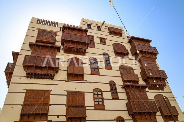 الرواشين القديمه في المدينة التاريخية في جدة، تصميم معماري عربي و إسلامي قديم، البيوت الأثرية في البلد التاريخي في جدة, أماكن سياحية تراثية شعبية في المملكة العربية السعودية، المعالم التاريخية في حي البلد