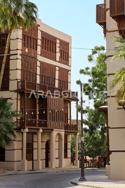 الرواشين القديمه في المدينة التاريخية في جدة، تصميم معماري عربي و إسلامي قديم، البيوت الأثرية في البلد التاريخي في جدة, أماكن سياحية تراثية شعبية في المملكة العربية السعودية، المعالم التاريخية في حي البلد