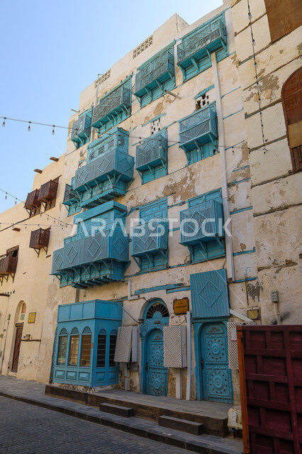 الرواشين القديمه في المدينة التاريخية في جدة، تصميم معماري عربي و إسلامي قديم، البيوت الأثرية في البلد التاريخي في جدة, أماكن سياحية تراثية شعبية في المملكة العربية السعودية، المعالم التاريخية في حي البلد