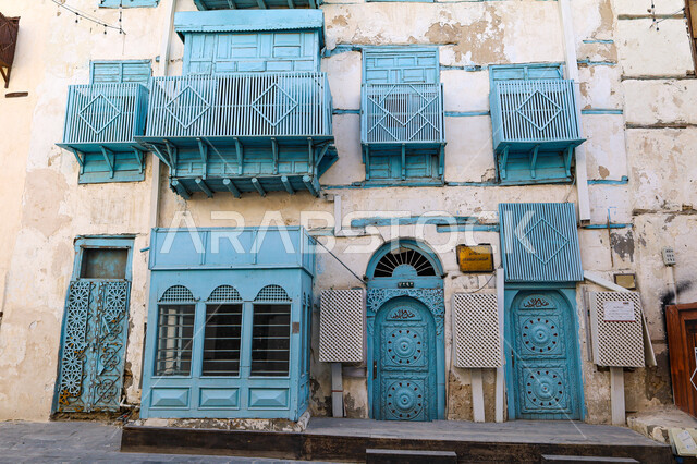 الرواشين القديمه في المدينة التاريخية في جدة، تصميم معماري عربي و إسلامي قديم، البيوت الأثرية في البلد التاريخي في جدة, أماكن سياحية تراثية شعبية في المملكة العربية السعودية، المعالم التاريخية في حي البلد