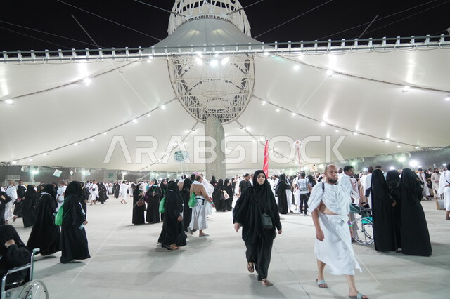 منطقة رمي الجمرات في مكة المكرمة, معالم إسلامية مشهورة, أجواء روحانية دينية, قدوم المسلمين من شتى أنحاء العالم إلى المملكة العربية السعودية لأداء مناسك الحج في شهر ذي الحجة, فضل وثواب الدعاء والتقرب إلى الله, اسلاميات وعبادة