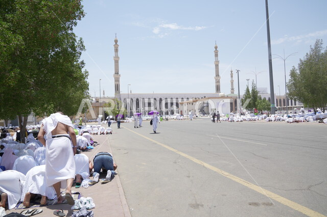 أماكن العبادة والتقرب إلى الله تعالى، توافد الحجاج أمام مسجد نمرة في موسم الحج، الطراز الإسلامي الحديث لمساجد المملكة العربية السعودية، معلم ومكان ديني مشهور في مكة المكرمة، الفن الهندسي المعماري في بناء المآذن 
