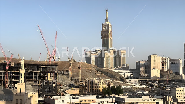برج الساعه الملكي في المسجد الحرام، معالم دينية إسلامية مقدسة في مكة المكرمة في المملكة العربيه السعودية، الفن الهندسي المعماري للأبراج وناطحات السحاب المطلة على الحرم المكي الشريف