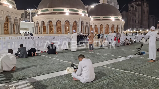 الديكور والفن الهندسي على الطراز الإسلامي للمسجد الحرام، العبادة والتقرب إلى الله، أداء مناسك الحج والعمرة، مكان اسلامي ديني مقدس، معلم الحرم المكي الشريف في مدينة مكة المكرمة في المملكة العربية السعودية