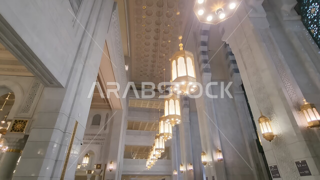 الديكور والفن الهندسي على الطراز الإسلامي للمسجد الحرام، العبادة والتقرب إلى الله، أداء مناسك الحج والعمرة، مكان اسلامي ديني مقدس، معلم الحرم المكي الشريف في مدينة مكة المكرمة في المملكة العربية السعودية