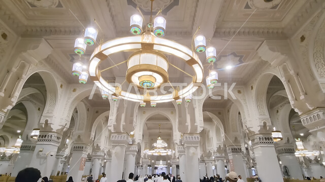 الديكور والفن الهندسي على الطراز الإسلامي للمسجد الحرام، العبادة والتقرب إلى الله، أداء مناسك الحج والعمرة، مكان اسلامي ديني مقدس، معلم الحرم المكي الشريف في مدينة مكة المكرمة في المملكة العربية السعودية