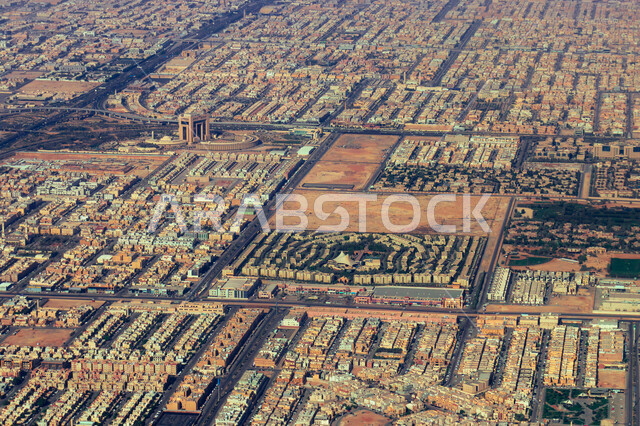 الفن الهندسي المعماري لمنشآت ومباني العاصمة، شبكة الطرق والمواصلات العامة، أماكن ومعالم سياحية، صورة جوية للمنازل والبيوت السكنية في مدينة الرياض في المملكة العربية السعودية في النهار