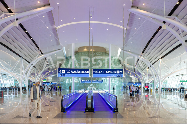 صالات استقبال المسافرين، تقديم الخدمات الراقيه للمغادرين والقادمين في مطار الملك عبد العزيز، رحلات السفر الجويه، الديكورات الداخليه والفن الهندسي المتميز لمطار جده الدولي في المملكة العربية السعودية