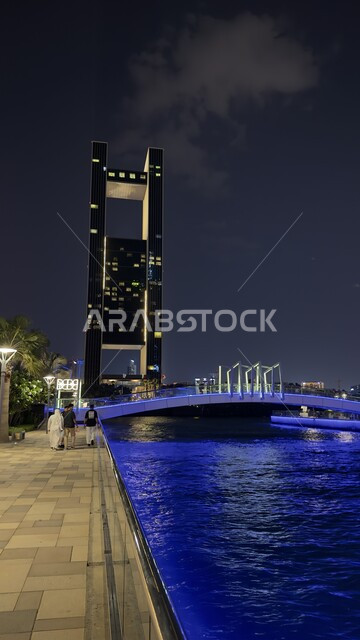 فندق فور سيزون المطل على البحر في البحرين ليلا، التصاميم الهندسية المعمارية على الطراز الحديث والمتطور، التقدم العمراني للفنادق الفاخرة، الفن الهندسي للابراج وناطحات السحاب في العاصمة، أماكن سياحية مشهورة، مناطق جذب واستقطاب السياح من جميع انحاء العالم