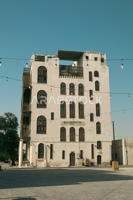 الرواشين القديمه في المدينة التاريخية في جدة، تصميم معماري عربي و إسلامي قديم، البيوت الأثرية في البلد التاريخي في جدة, أماكن سياحية تراثية شعبية في المملكة العربية السعودية، المعالم التاريخية في حي البلد