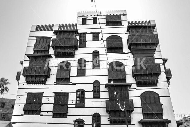 الرواشين القديمه في المدينة التاريخية في جدة، تصميم معماري عربي و إسلامي قديم، البيوت الأثرية في البلد التاريخي في جدة, أماكن سياحية تراثية شعبية في المملكة العربية السعودية، المعالم التاريخية في حي البلد