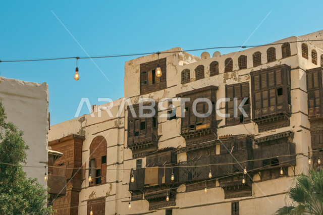 الرواشين القديمه في المدينة التاريخية في جدة، تصميم معماري عربي و إسلامي قديم، البيوت الأثرية في البلد التاريخي في جدة, أماكن سياحية تراثية شعبية في المملكة العربية السعودية، المعالم التاريخية في حي البلد
