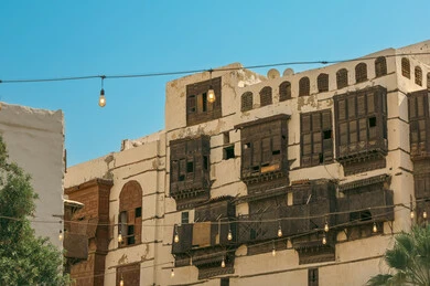 الرواشين القديمه في المدينة التاريخية في جدة، تصميم معماري عربي و إسلامي قديم، البيوت الأثرية في البلد التاريخي في جدة, أماكن سياحية تراثية شعبية في المملكة العربية السعودية، المعالم التاريخية في حي البلد
