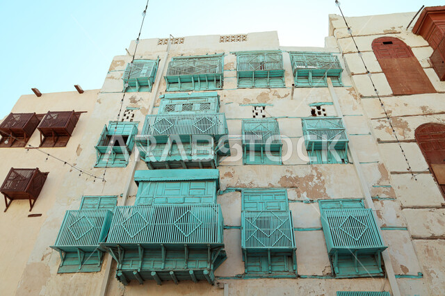 الرواشين القديمه في المدينة التاريخية في جدة، تصميم معماري عربي و إسلامي قديم، البيوت الأثرية في البلد التاريخي في جدة, أماكن سياحية تراثية شعبية في المملكة العربية السعودية، المعالم التاريخية في حي البلد
