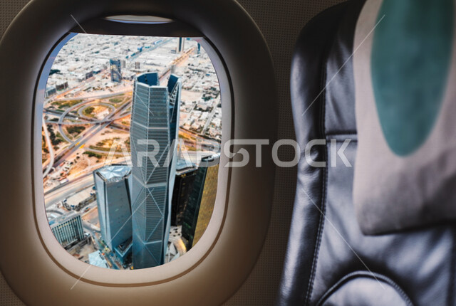 صورة لنافذة الطائرة تطل على مركز عبدالله المالي (كافد) في مدينة الرياض في المملكة العربية السعودية ، صورة جوية رائعة من داخل الطائرة لأبراج مالية واقتصادية والمنشأت المعمارية ، ابراج وناطحات سحاب في السعودية