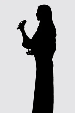 تمثيل مسرحي، لقاء الخطابات والندوات،حوارات ونقاشات، تقديم برامج، الاستمتاع بالغناء، التدريب الصوتي، صورة ظلية لإمرأة عربية خليجية اماراتيه تمسك بيدها الميكروفون، مؤتمرات و محاضرات، خلفية بيضاء