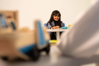 رياض الاطفال والحاضنات ، قضاء اوقات سعيدة ،أداء الكثير من الأنشطة الممتعة، بنت عمانية تقوم بالعديد من الانشطة، العاب التسلية و الترفيه ، المتعه في العطلة الصيفية