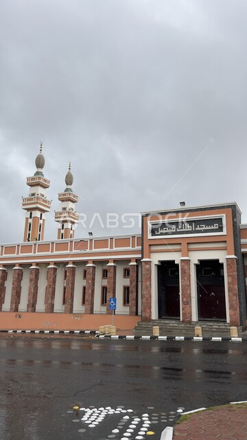 مسجد الملك فيصل التراثي الأثري في مدينة ابها، معالم دينيه اسلامية في المملكه العربيه السعوديه، الفن الهندسي المعماري للمساجد على الطراز القديم في عسير
