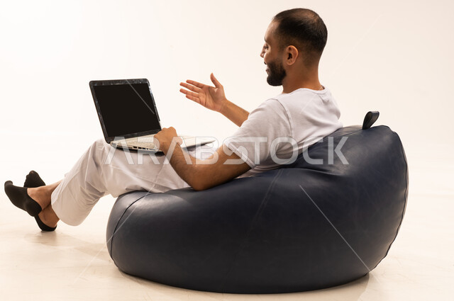 س