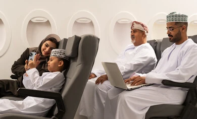 تصوير اللحظات المميزة, التقاط صور تذكارية ، اجراء مكالمة فيديو, عائلة عربيه خليجيه عمانية ترتدي الزي التقليدي تجلس داخل الطائرة فى رحله جوية , رجل خليجي يقوم باستخدام الحاسب المحمول , مفهوم السياحه و السفر تصوير اللحظات المميزة, التقاط صور تذكارية ، اجراء مكالمة فيديو, عائلة عربيه خليجيه عمانية ترتدي الزي التقليدي تجلس داخل الطائرة فى رحله جوية , رجل خليجي يقوم باستخدام الحاسب المحمول , مفهوم السياحه و السفر