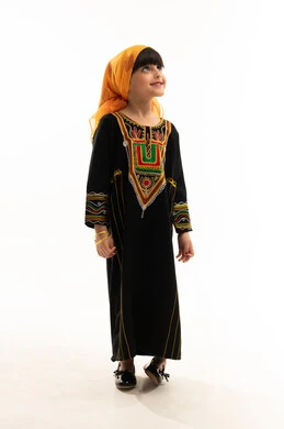 Looking up with gestures of joy on Saudi National Day, September 23, wearing the costumes of the southern region on national occasions, the day of our beginnings in 1727 AD, the anniversary of the founding of the first Saudi state on February 22, portrait of a Saudi Arabian Gulf girl wearing a sheila and a sidrah, full body, white background