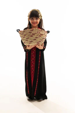 Popular handicrafts and crafts, showing love and loyalty to the homeland, wearing the northern region costume, the day of our beginnings in 1727 AD, the anniversary of the founding of the first Saudi state on February 22, portrait of a smiling Saudi Gulf Arab girl wearing a muhthal carrying a straw basket, full body, white background