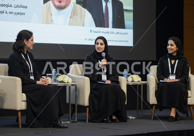 Participation in cultural conferences, mastery of the art of public speaking and oratory, speaking and dialogue skills, a group of Saudi Arabian Gulf businessmen and women attending and presenting workshops and training courses, gestures and expressions of integration, focus and self-confidence
