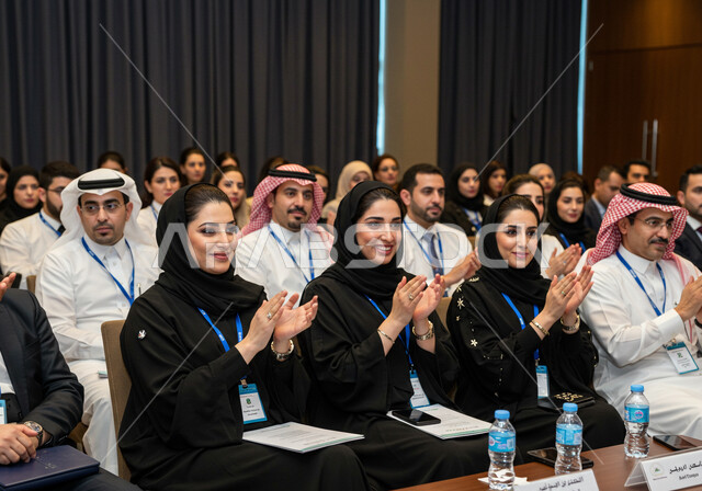 Participation in cultural conferences, mastery of the art of public speaking and oratory, speaking and dialogue skills, a group of Saudi Arabian Gulf businessmen and women attending and presenting workshops and training courses, gestures and expressions of integration, focus and self-confidence