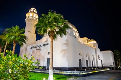 Interest in planting trees and green plants in the Kingdom of Saudi Arabia, Jawza Al-Qahtani Mosque in Al-Khobar in the Kingdom of Saudi Arabia during the day, famous tourist places and landmarks in the Eastern Province in the city of Dammam