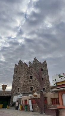  قرية بن حمسان التراثية في خميس مشيط، مكان جذب واستقطاب السائحين، معلم سياحي مشهور، مبنى تاريخي أثري سياحي في المملكة العربية السعودية، الفن الهندسي المعماري على الطراز القديم للبيوت والمنازل في منطقة عسير