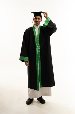 مناسبة واحتفال جامعي، ايماءات تدل على الشعور بالفخر والسعاده، بورتريه لطالب عربي سعودي خليجي يرتدي العباءه و يمسك بيده قبعة التخرج,، التعليم في السعوديه، الجسم بالطول الكامل ، خلفية بيضاء مناسبة واحتفال جامعي، ايماءات تدل على الشعور بالفخر والسعاده، بورتريه لطالب عربي سعودي خليجي يرتدي العباءه و يمسك بيده قبعة التخرج,، التعليم في السعوديه، الجسم بالطول الكامل ، خلفية بيضاء