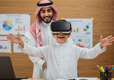 تعليم المعلم الطلاب محاكاة العالم الخيالي، دمج الواقع الافتراضي بالتعلم والتدريب في مدارس المملكة العربية السعودية، استخدام التقنيات الحديثة في التعليم المدرسي, ولد عربي خليجي سعودي يرتدي الثوب التقليدي يضع نظارة الفي ار ثلاثية الأبعاد