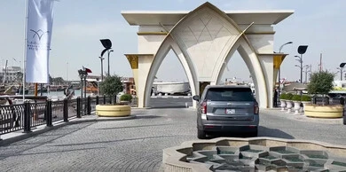 المنطقة الساحلية في قطر، مدخل منتجع جزيرة الموز الهلالية في سواحل العاصمة الدوحة، الجزر الاصطناعية في الخليج العربي، الفن الهندسي المعماري للمعالم السياحية المشهورة