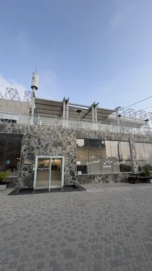 أماكن طبيعية للمغامرات ورحلات السفاري، قضاء أوقات هادئة في التأمل والاستجمام، البيئة الجبلية للمدينة العالية في منطقة أبها في عسير، إطلالة على الطبيعة الخضراء والمنتزهات والحدائق، مشروع سياحي حديث على سفوح الجبل، وجهة سياحية متميزة