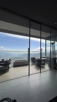 A cafe in the fog walkway above the natural terrain, rock formations and formations, peaks, heights and mountain ranges in the Namas Governorate in Asir, natural places and areas in the Kingdom of Saudi Arabia, a view of clouds and clouds in the sky, an area that attracts tourists and visitors