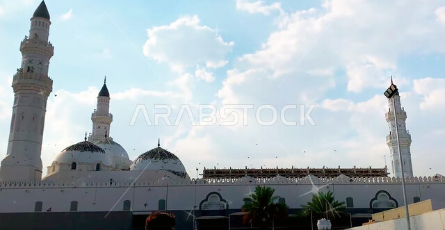 مآذن المسجد النبوي الشريف في المدينة المنورة، الفن الهندسي المعماري لبناء المساجد على الطراز العربي الإسلامي, المعالم والأماكن الدينية الإسلامية المشهورة في المملكة العربية السعودية, مفهوم العبادة والتقرب إلى الله