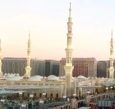 مآذن المسجد النبوي الشريف في المدينة المنورة، الفن الهندسي المعماري لبناء المساجد على الطراز العربي الإسلامي, المعالم والأماكن الدينية الإسلامية المشهورة في المملكة العربية السعودية, مفهوم العبادة والتقرب إلى الله