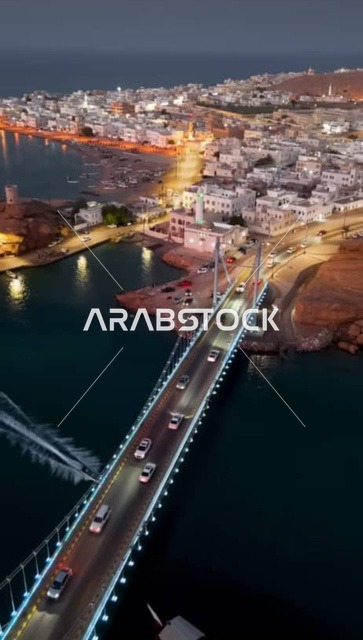 جسر خور البطح المعلق في ولاية صور بسلطنة عمان، الجسر الرابط بين مركز ولاية صور ومنطقة العيجة في وقت الليل، أهم المنجزات والمعالم المعمارية والحضارية في المنطقة