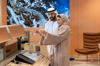 The concept of poor eyesight, elegance and interest in appearance, buying accessories from malls, keeping up with the latest fashion and beauty trends, international brands and types, an Arab Gulf Emirati couple choosing eyeglasses that suit their facial features, and enjoying shopping in the malls of the Emirates.