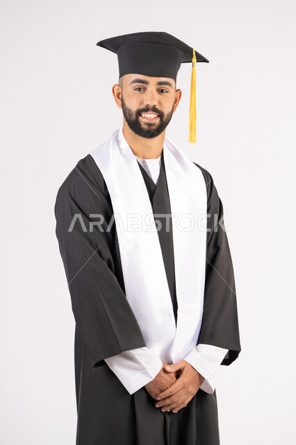 الجد والنجاح والاجتهاد، التقاط صور شخصية بثياب التخرج، الاحتفال بإنهاء ...