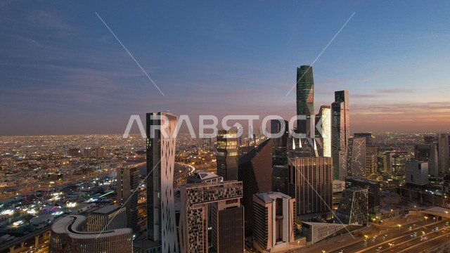 صورة لمركز الملك عبدالله المالي ( كافد ) في الرياض بالمملكة العربية السعودية ، الأبراج المالية والاقتصادية والمنشأت المعمارية ، السياحة في السعودية ، إطلالة رائعة على مركز الملك عبدالله المالي بالرياض