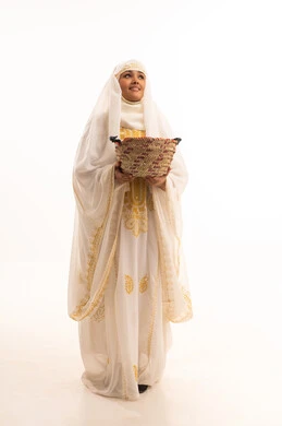 Looking at a place with expressions of pride and honor, the day we began 1727 AD, ancient popular professions and handicrafts, a portrait of a smiling Saudi Arabian Gulf woman wearing a sheila and a neshel, holding a straw basket in her hand, wearing the costumes of the Eastern Province, the anniversary of the founding of the first Saudi state, February 22, white background