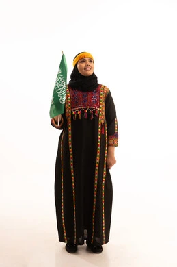 The Day We Began 1727 AD, pride and boasting about the country's achievements, pride in historical heritage, Flag Day March 11, wearing the Central Region costume, Saudi National Day September 23, portrait of a Saudi Arabian Gulf woman wearing a kurta and a head holding the Kingdom's flag, full-length body, white background