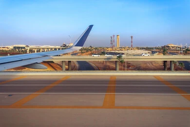 وسائل النقل والمواصلات الجوية, توفير الخدمات المتطورة لسهولة التنقل بين البلدان في المملكة العربية السعودية، طائرة تقف في مطار الملك خالد الدولي في مدينة الرياض, مفهوم السياحة والسفر, شركات و خطوط الطيران السعودي وسائل النقل والمواصلات الجوية, توفير الخدمات المتطورة لسهولة التنقل بين البلدان في المملكة العربية السعودية، طائرة تقف في مطار الملك خالد الدولي في مدينة الرياض, مفهوم السياحة والسفر, شركات و خطوط الطيران السعودي