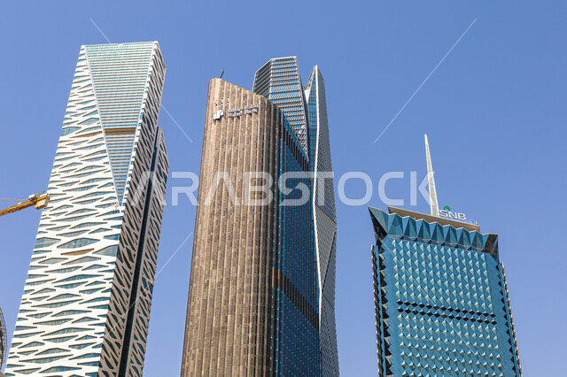  الوجهة المثالية للمال والأعمال بمعايير عالمية، الفن الهندسي المعماري على الطراز الحديث للمباني التجارية، ابراج مركز الملك عبدالله المالي (كافد) في مدينة الرياض في السعودية, تحقيق النهضة الاقتصادية, الشركات الرائدة في الخدمات المصرفية