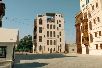  تصميم معماري عربي و إسلامي قديم، البيوت الأثرية في البلد التاريخي في جدة, أماكن سياحية تراثية شعبية في المملكة العربية السعودية، المعالم التاريخية في حي البلد، الرواشين القديمه في المدينة التاريخية في جدة