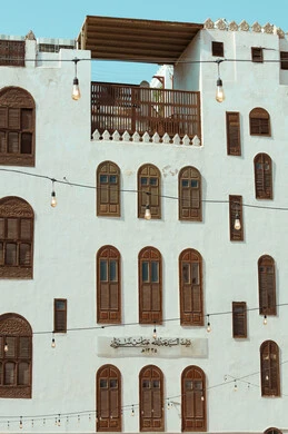 أماكن سياحية تراثية شعبية في المملكة العربية السعودية، المعالم التاريخية في حي البلد، الرواشين القديمه في المدينة التاريخية في جدة،  تصميم معماري عربي و إسلامي قديم، البيوت الأثرية في البلد التاريخي في جدة